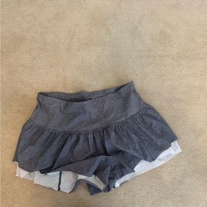 Lululemon skort!! Size 6! Has been worn but in great condition!!!